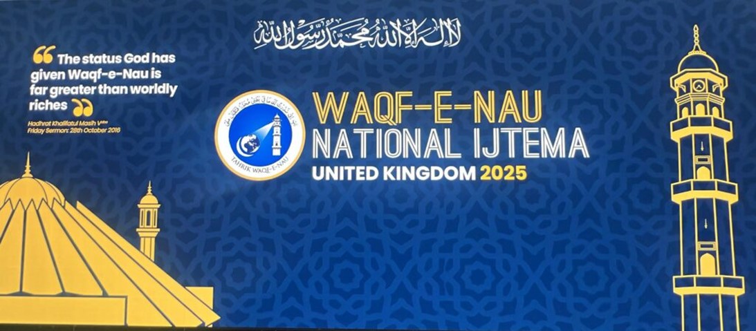 ‘Sizler İslam’ın manevi ordusunun haklı davasına hizmet eden birliklersiniz’: Huzur, 2025 yılı İngiltere İctimasında Vakf-ı-Nev hanımlara hitap etti