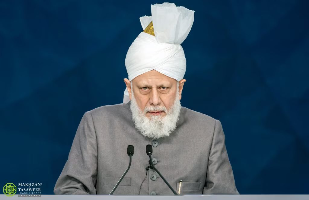 ‘Her Ahmedi genç, Ahmediyet’in parlayan bir yıldızı olma potansiyeline sahiptir’:  Huzur, 2025 MKA İngiltere İctima’sında hitap etti